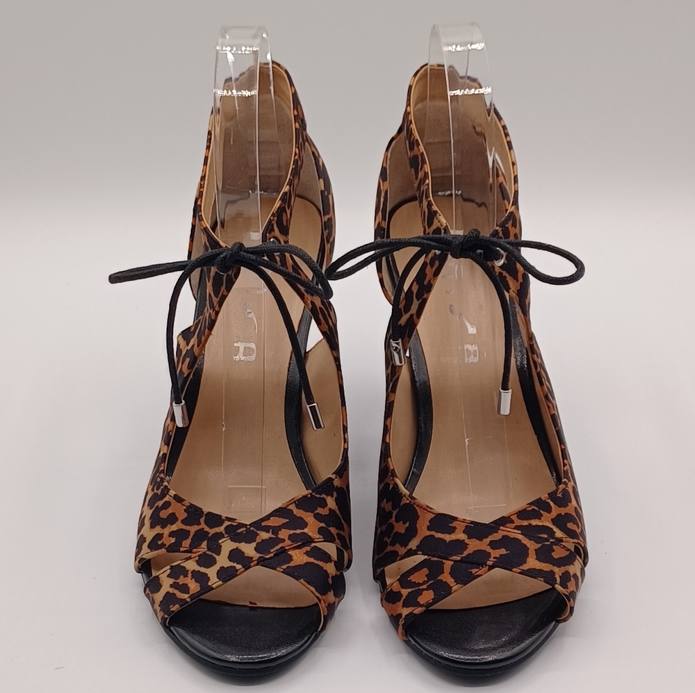 Unisa Unmiera Peep Toe Sandals NWOB
